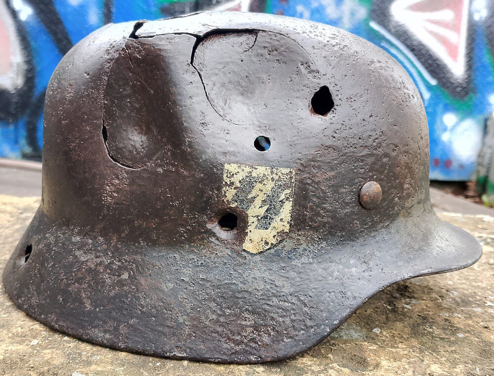 Waffen SS helmet M35 / from Rostov