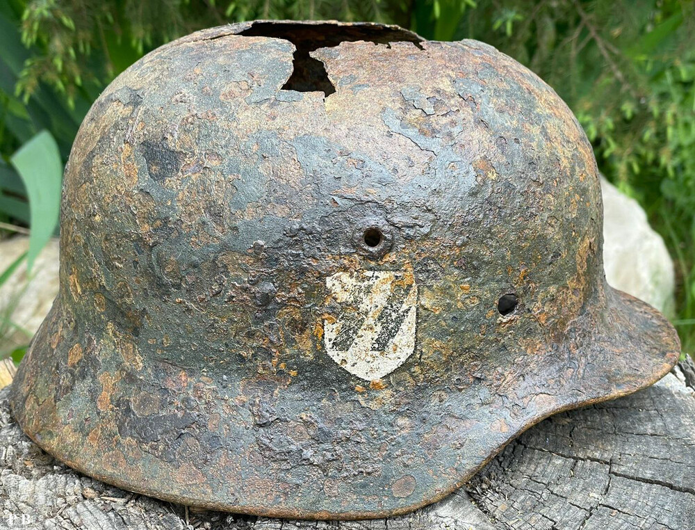 Waffen SS helmet M40 / from Rzhev