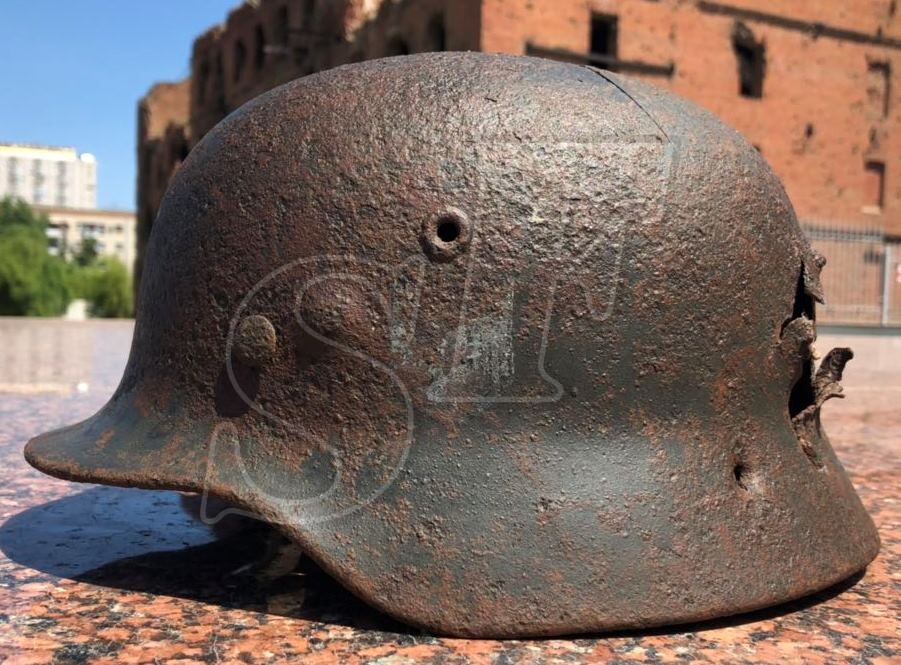 Wehrmacht helmet M40 / from Stalingrad