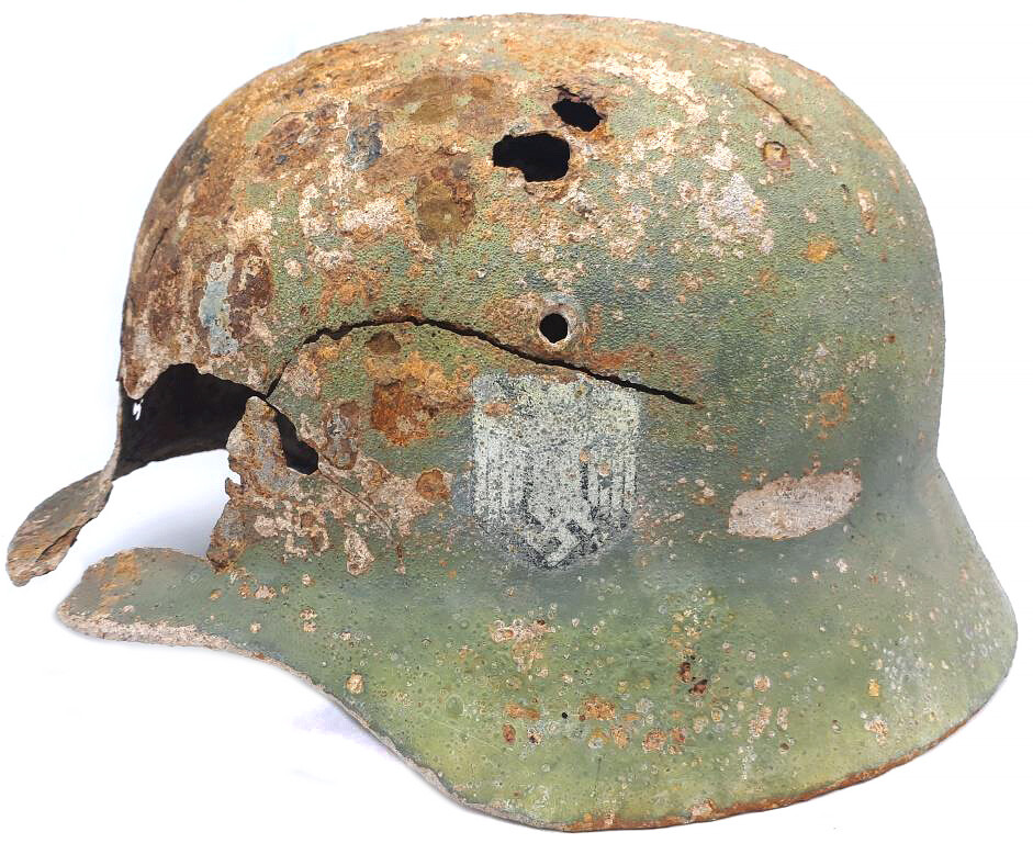 Wehrmacht helmet M35 / from Stalingrad