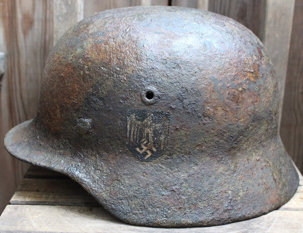 Wehrmacht helmet M40 / from Velikiye Luki