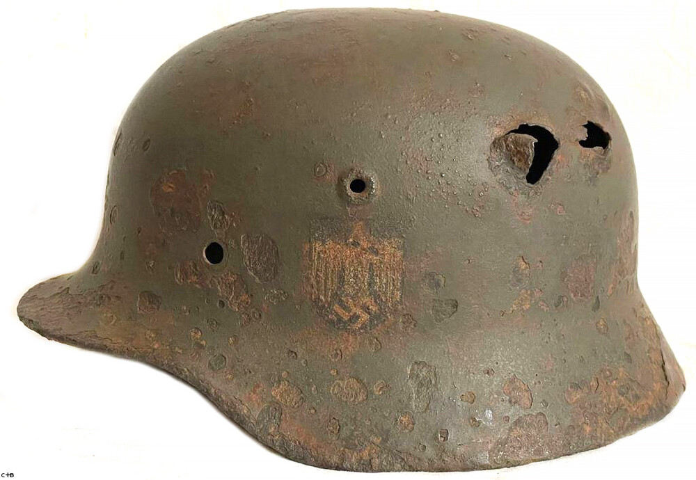 Wehrmacht helmet M40 / from Stalingrad