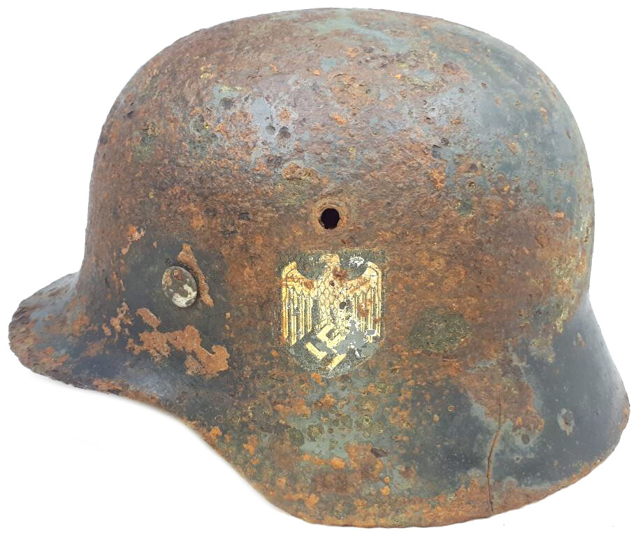 Wehrmacht helmet M40 / from Stalingrad