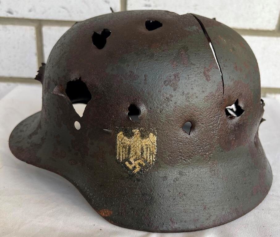 Wehrmacht helmet M40 / from Stalingrad