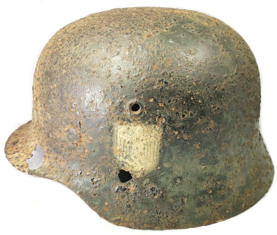 Wehrmacht helmet M40 / from Stalingrad