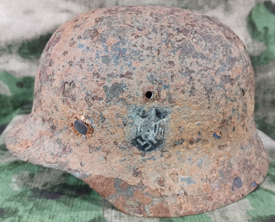 Wehrmacht helmet M35 DD / from Stalingrad