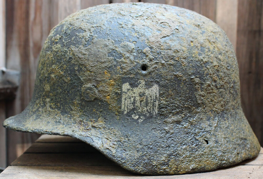 Wehrmacht helmet M40 / from Novgorod