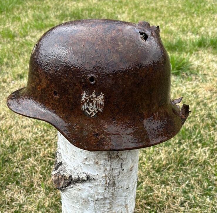 Wehrmacht helmet M40 / from Stalingrad