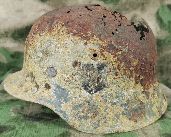 Wehrmacht helmet M40 / from Stalingrad