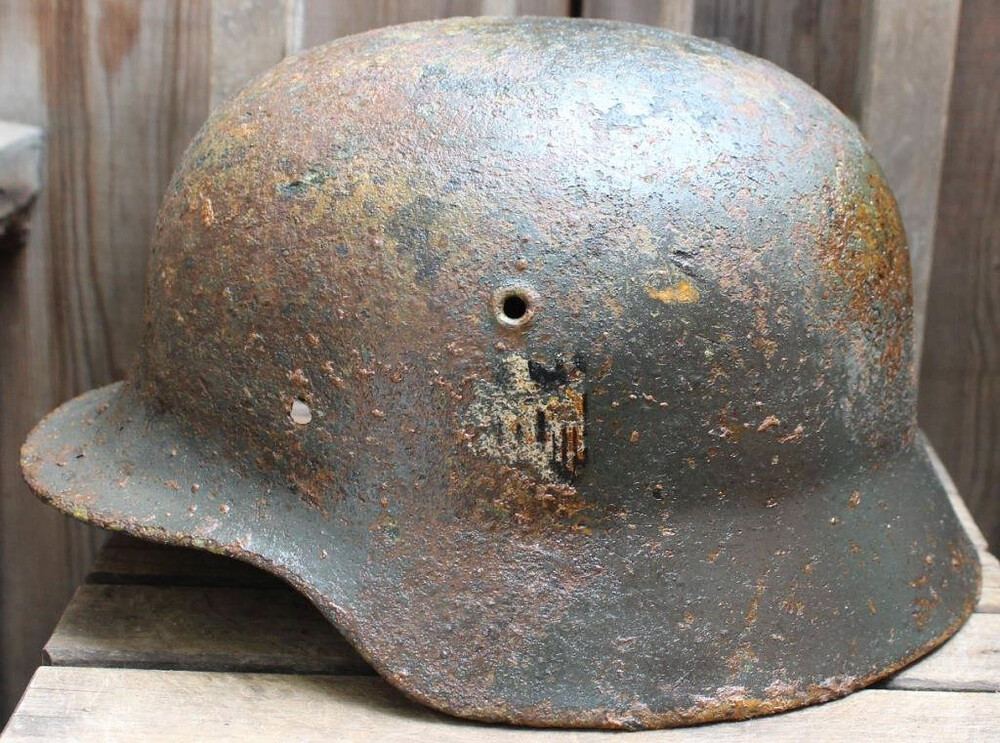 Wehrmacht helmet M40 / from Velikiye Luki