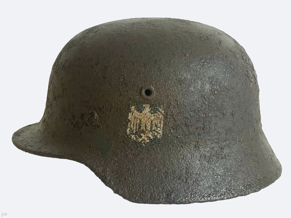 Wehrmacht helmet M40 / from Stalingrad