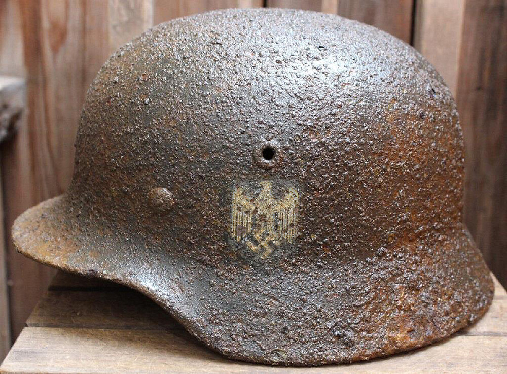 Wehrmacht helmet M40 / from Königsberg
