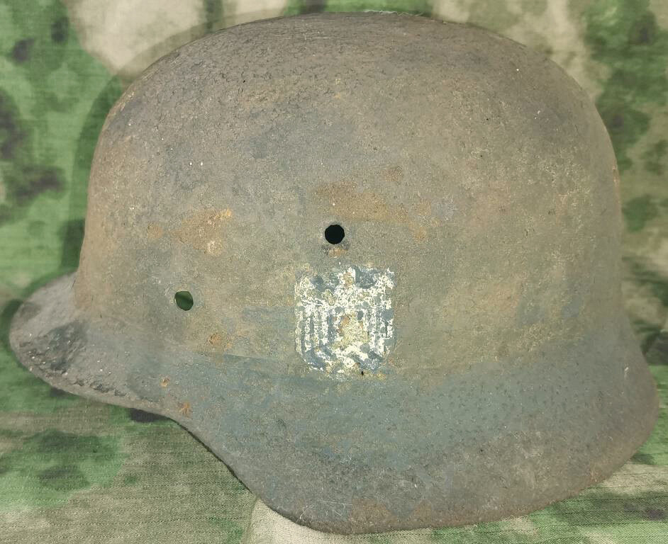 Wehrmacht helmet M40 / from Leningrad