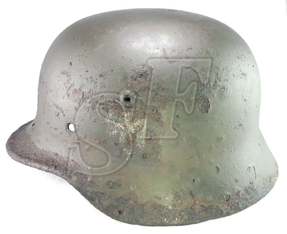 Wehrmacht helmet M40 / from Stalingrad