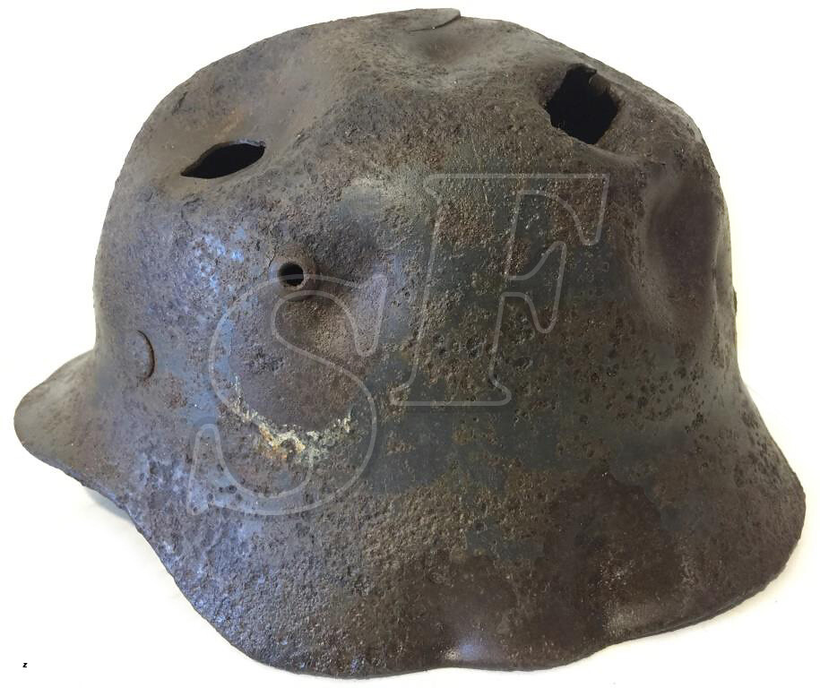 Wehrmacht helmet M35 / from Stalingrad