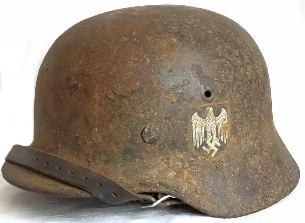 Wehrmacht helmet M40 / from Rzhev