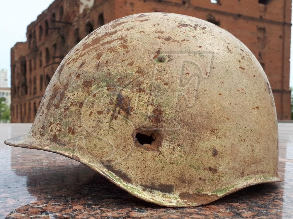 Soviet helmet SSh-39 / from Stalingrad