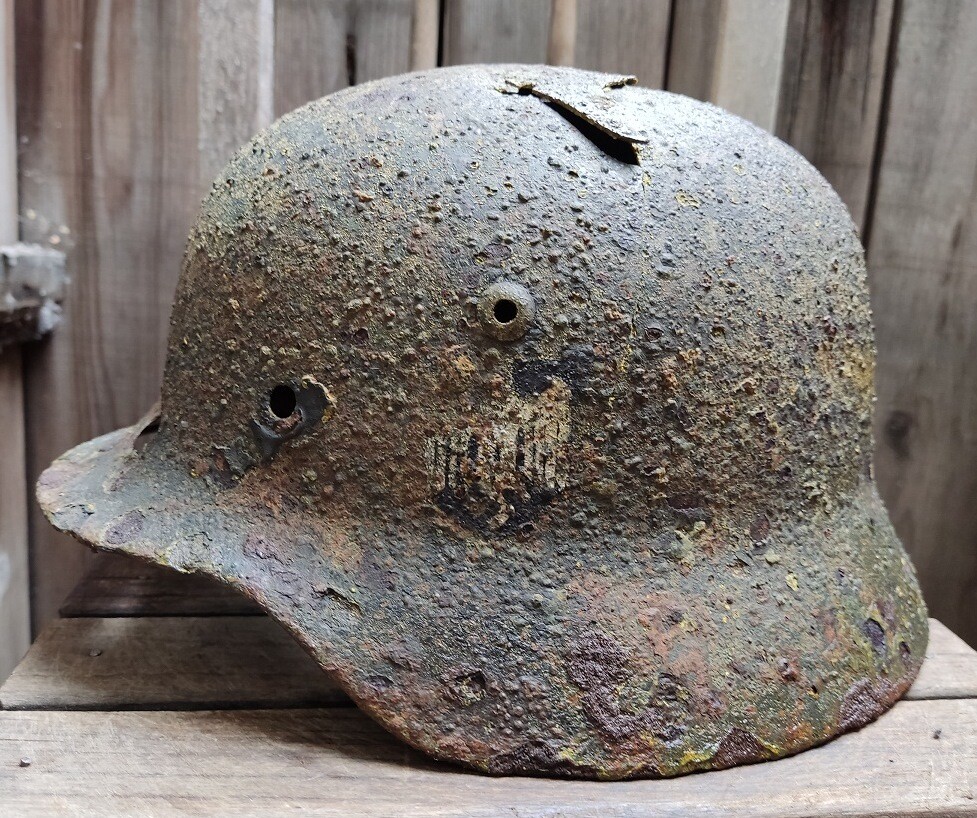 Wehrmacht helmet M40 / from Leningrad
