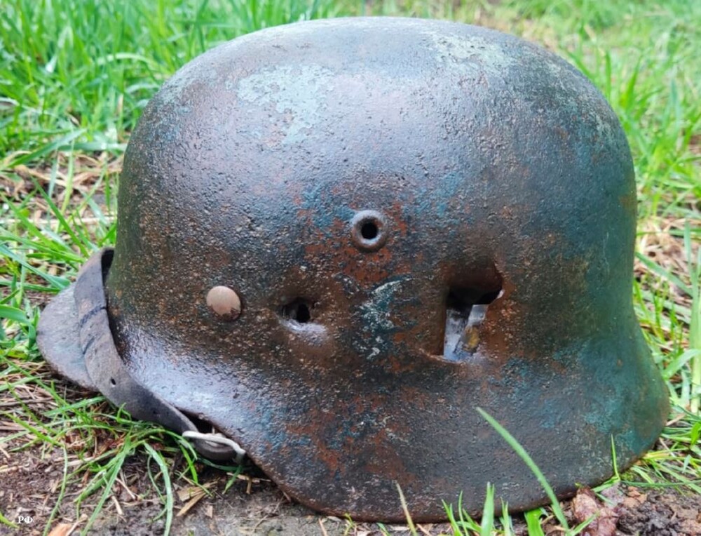 Camo Luftwaffe helmet M40 / from Stalingrad