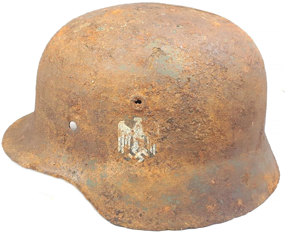 Wehrmacht helmet M40 / from Stalingrad