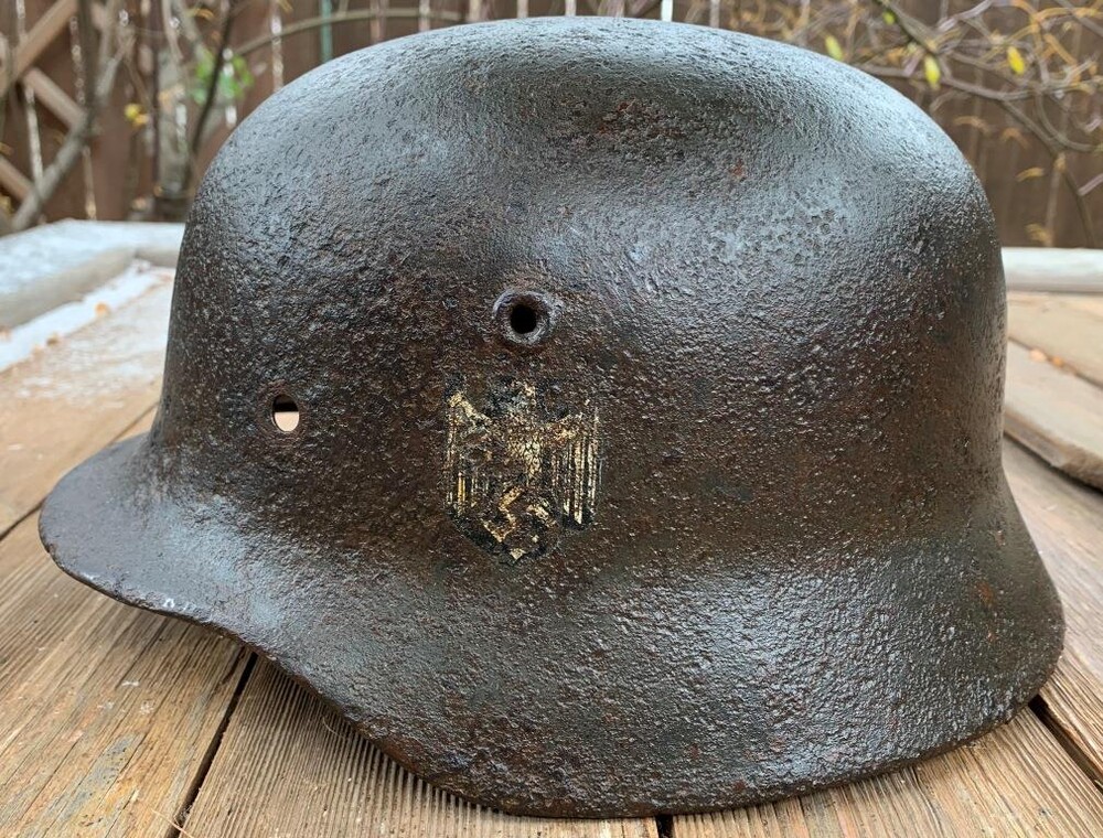Wehrmacht helmet M40 / from Stalingrad