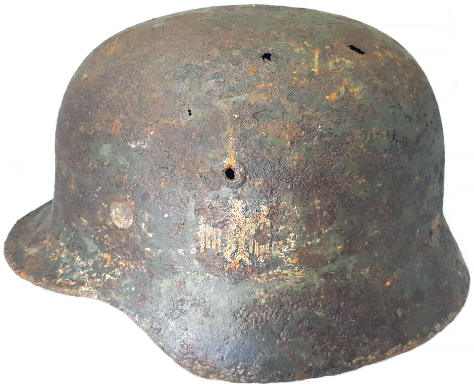 Wehrmacht helmet M40 / from Stalingrad