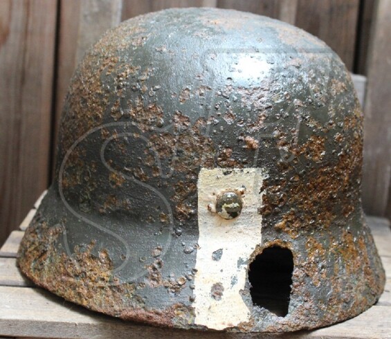Wehrmacht helmet M35 / from Velikiye Luki