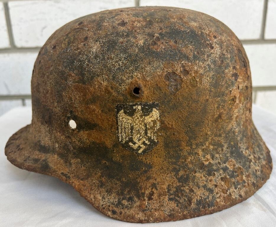 Wehrmacht helmet M40 / from Leningrad