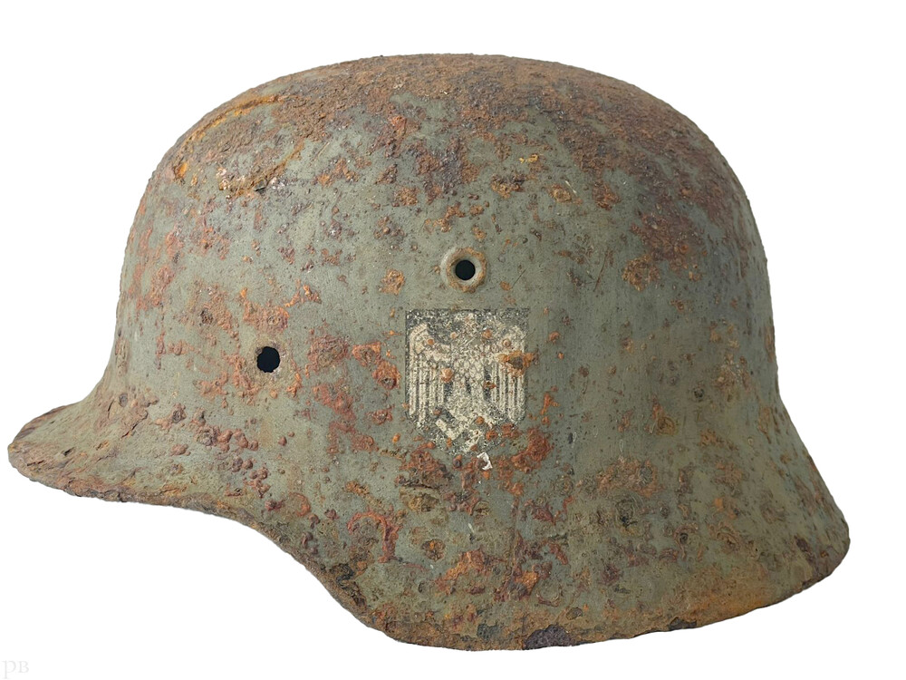 Wehrmacht helmet M40 / from Leningrad