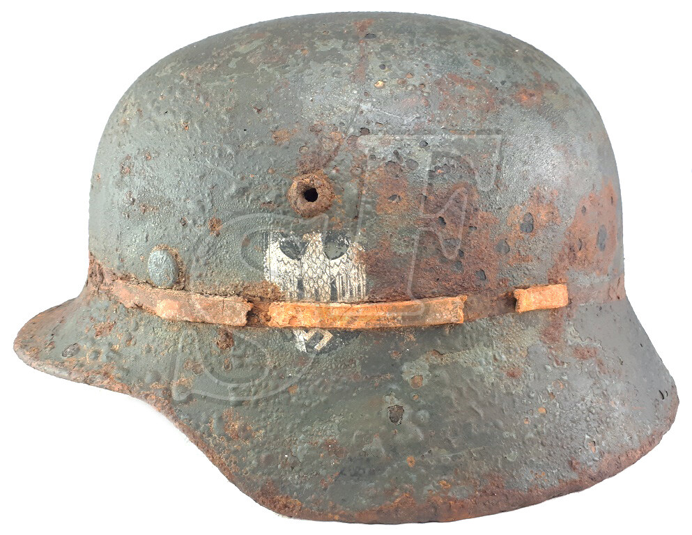 Wehrmacht helmet M35 / from Stalingrad