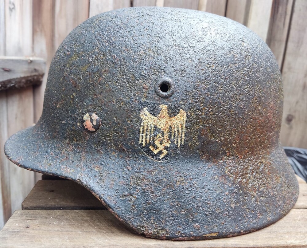 Wehrmacht helmet M40 / from Stalingrad
