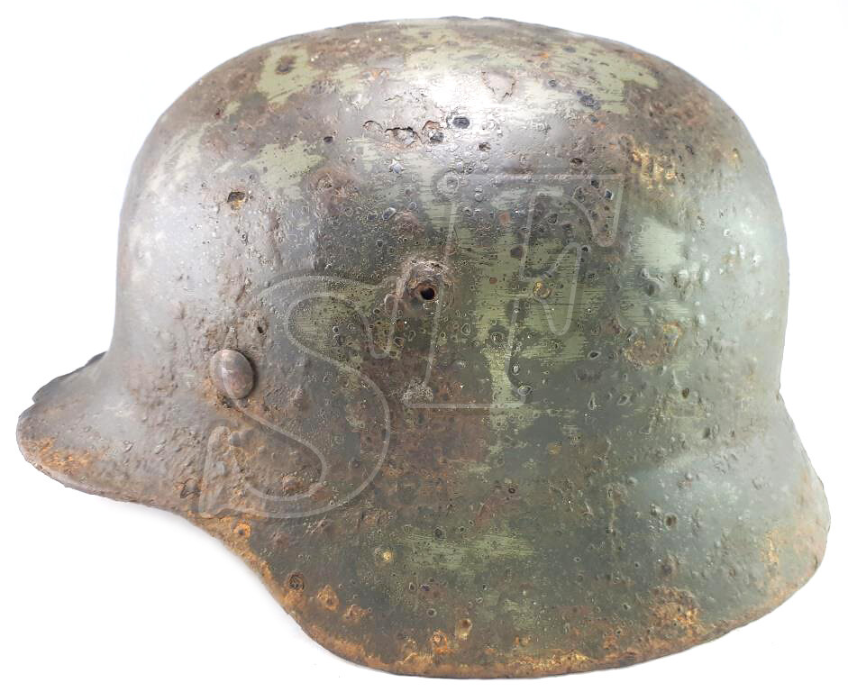 Wehrmacht helmet M35 / from Stalingrad