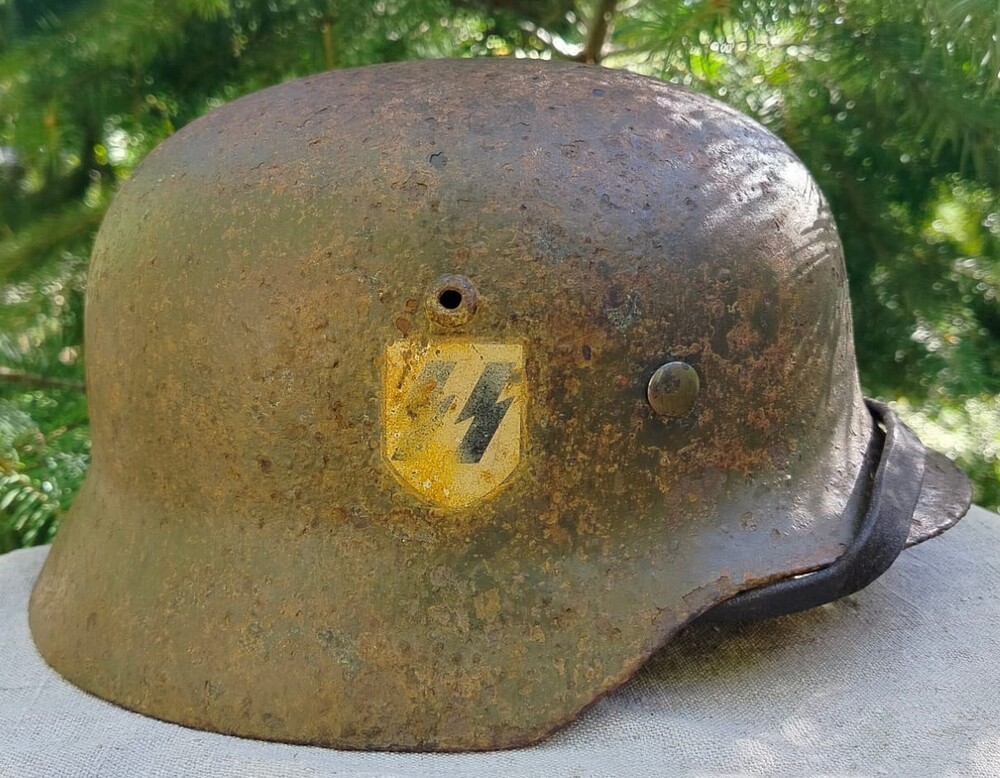 Waffen SS helmet M35 DD / from Novgorod