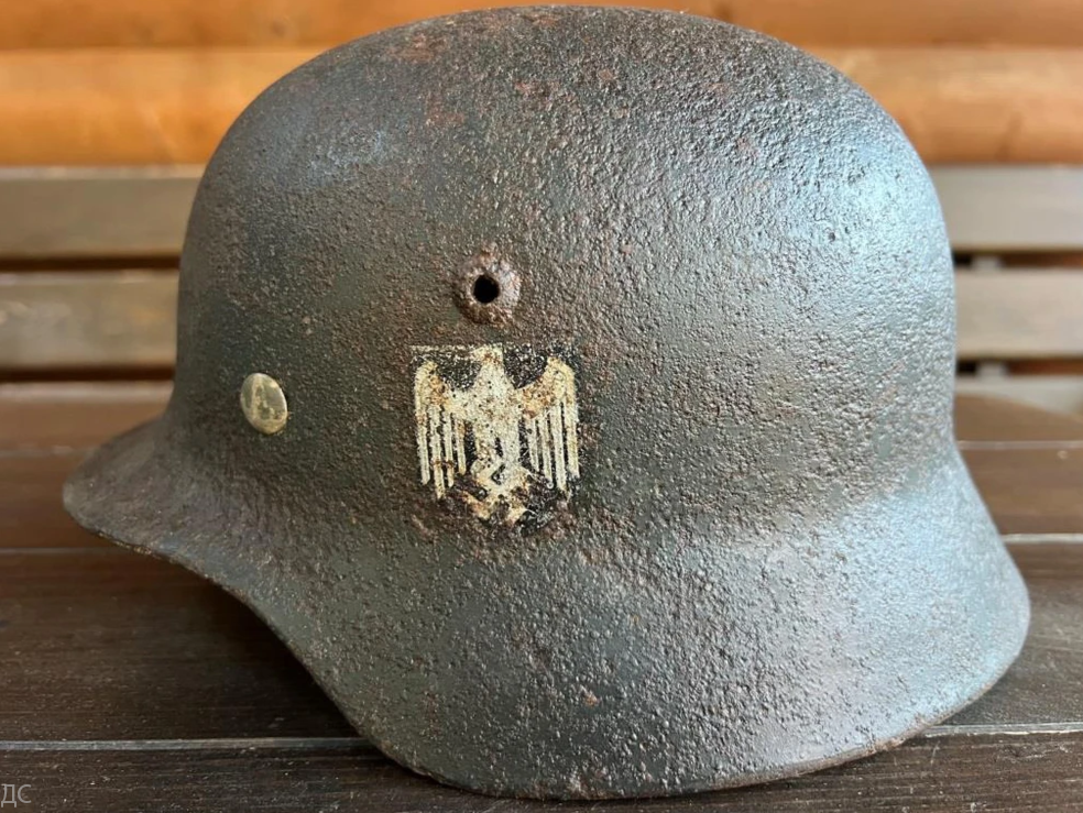 Wehrmacht helmet M35 / from Stalingrad
