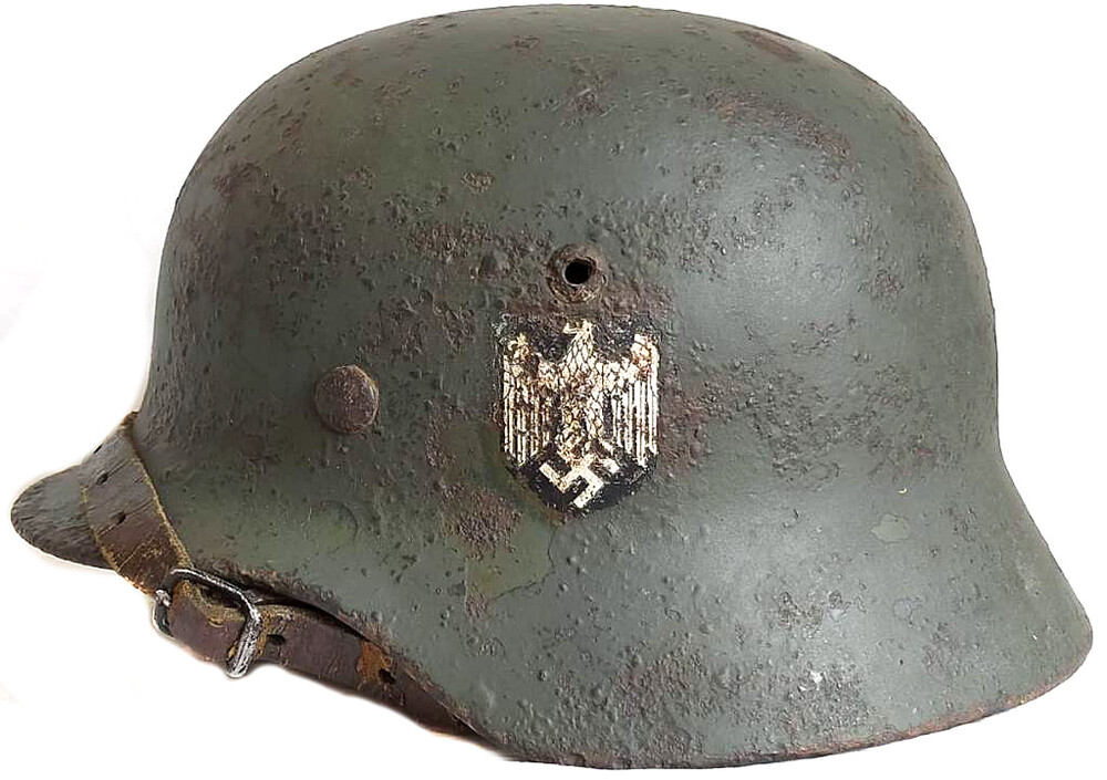 Wehrmacht helmet M35 / from Stalingrad