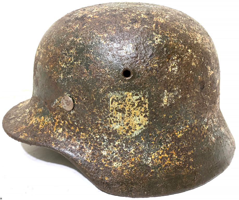 Wehrmacht helmet M40 / from Stalingrad
