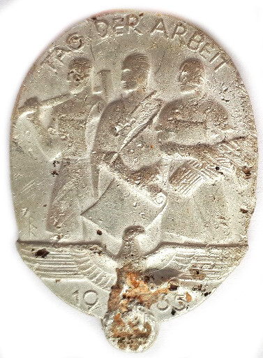Badge Tag Der Arbeit 1934 / from