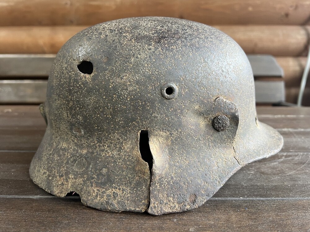 Wehrmacht helmet M40 / from Leningrad