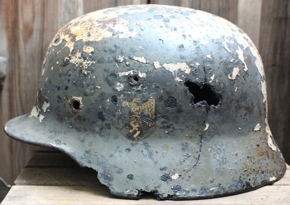 Wehrmacht helmet M35 / from Leningrad