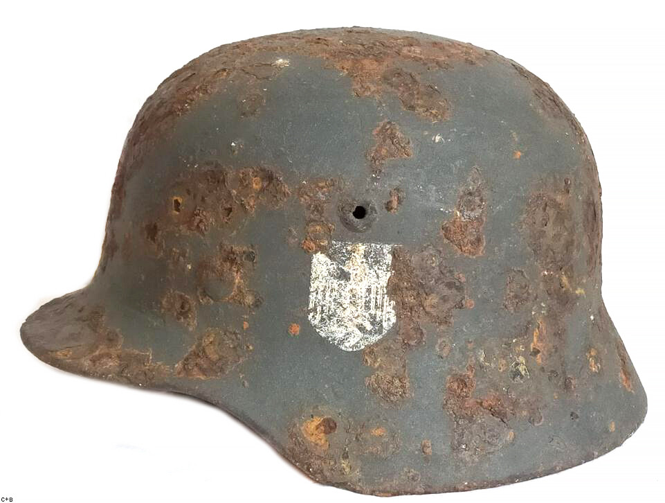 Wehrmacht helmet M40 / from Stalingrad
