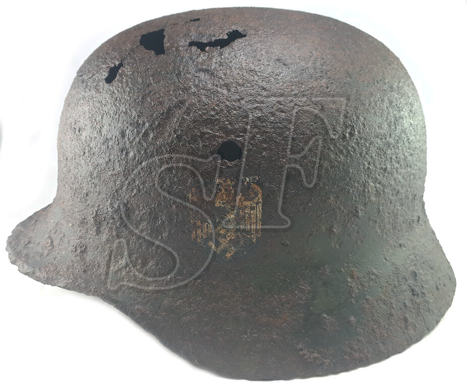 Wehrmacht helmet M40 / from Stalingrad