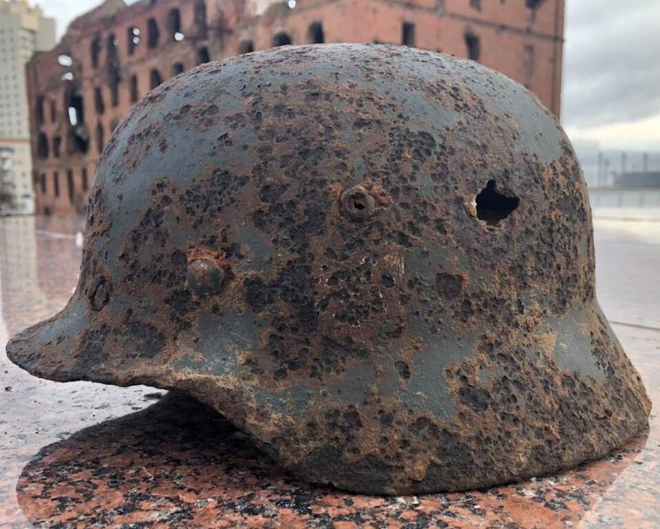 Wehrmacht helmet M35 / from Stalingrad