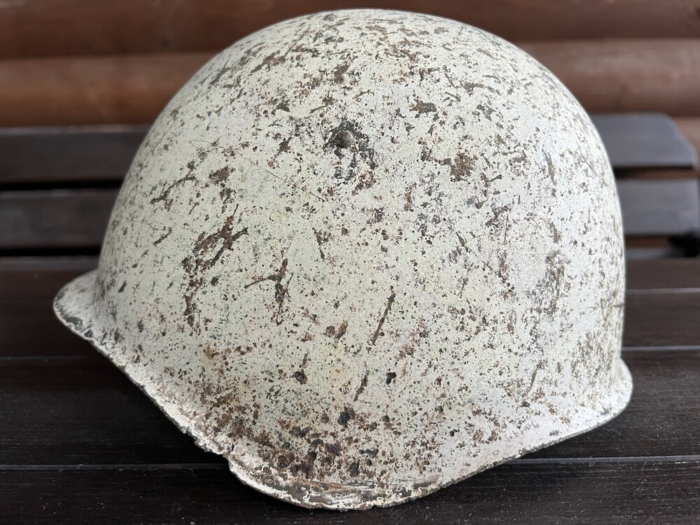 Winter camo Soviet helmet SSh39 / from Stalingrad