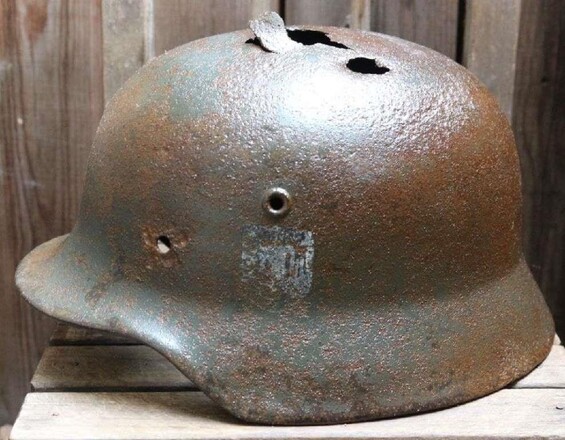 Wehrmacht helmet M40 / from Stalingrad