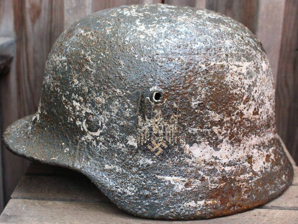 Winter camo Wehrmacht helmet M40 / from Novgorod