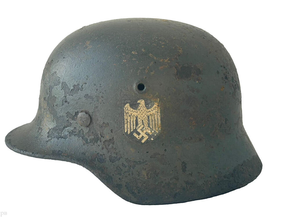 Wehrmacht helmet M40 / from Stalingrad