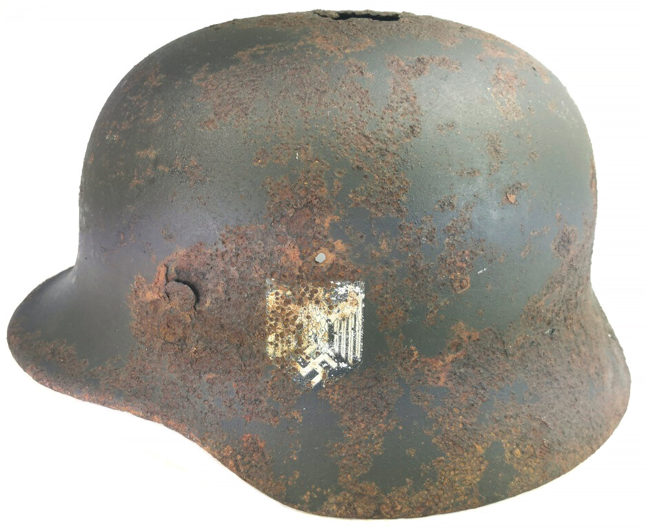 Wehrmacht helmet M40 / from Stalingrad