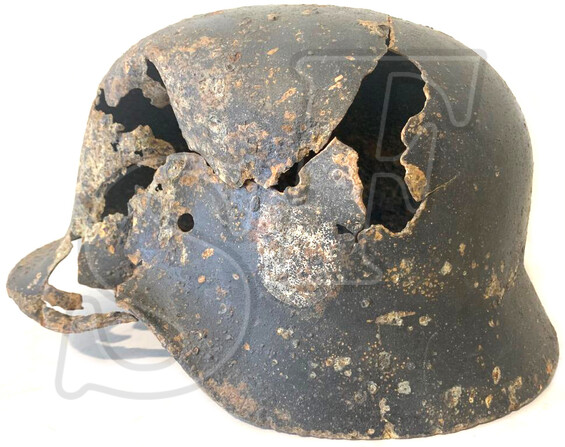 Wehrmacht helmet M40 / from Stalingrad