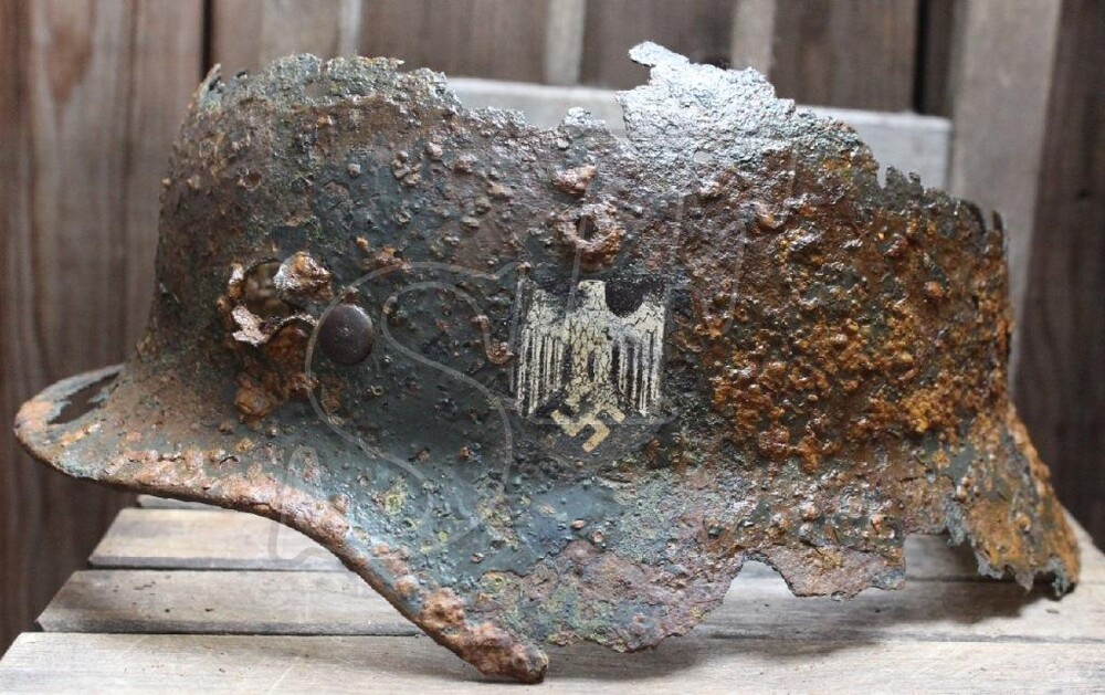 Wehrmacht helmet M35 / from Velikiye Luki