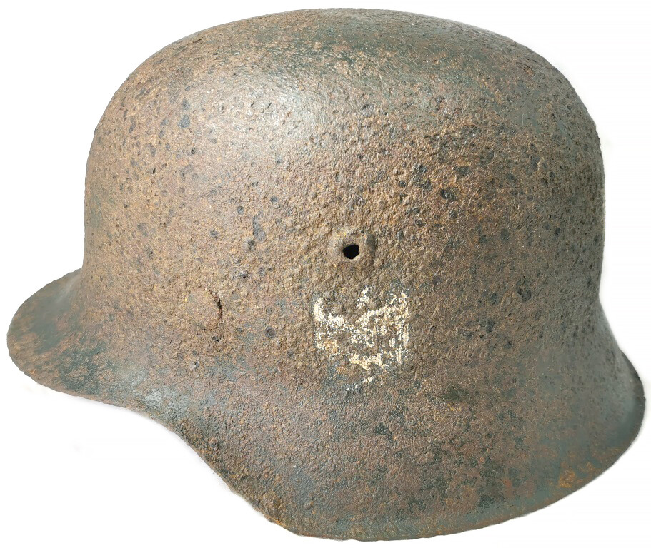 Wehrmacht helmet M40 / from Stalingrad